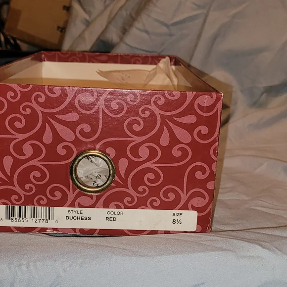 Italian Shoemakers Beige Sandals with Red Bow Design - Picture 4 of 4